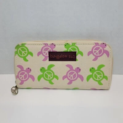 Bungalow 360 Muñequera Paz Tortuga Beige Cremallera Alrededor Cartera Paz Dije Foto 1 de 4