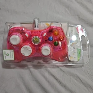 Controlador Rock Candy Xbox 360 con cable rosa Palooza Essentials nuevo precintado - Imagen 1 de 6