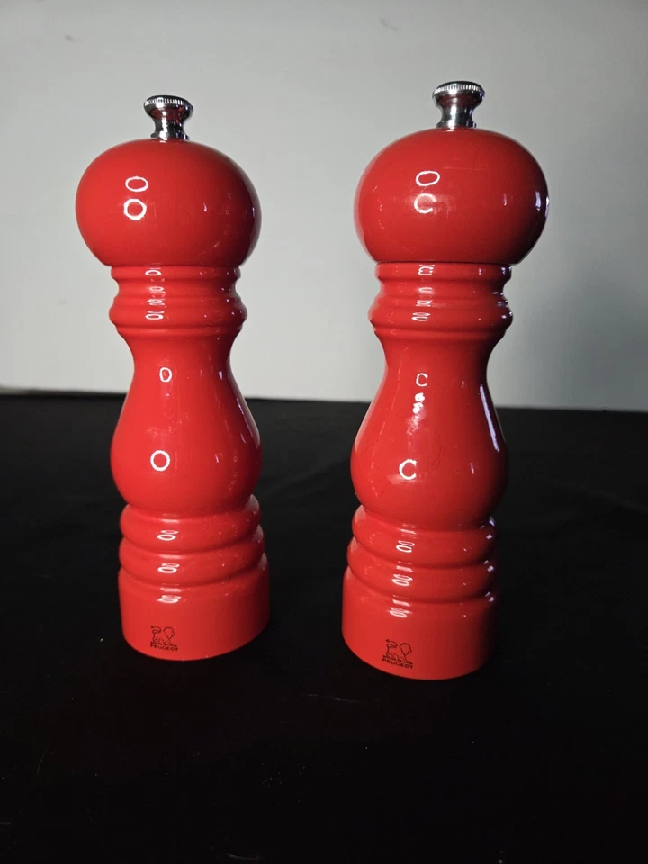 Salero Peugeot Paris Classic, 8-3/4", rojo amapola, sal y pimienta  Foto 1 de 4