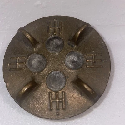 Cosechadora internacional de latón de colección pickup con tapa de combustible u otro equipo  Foto 1 de 4