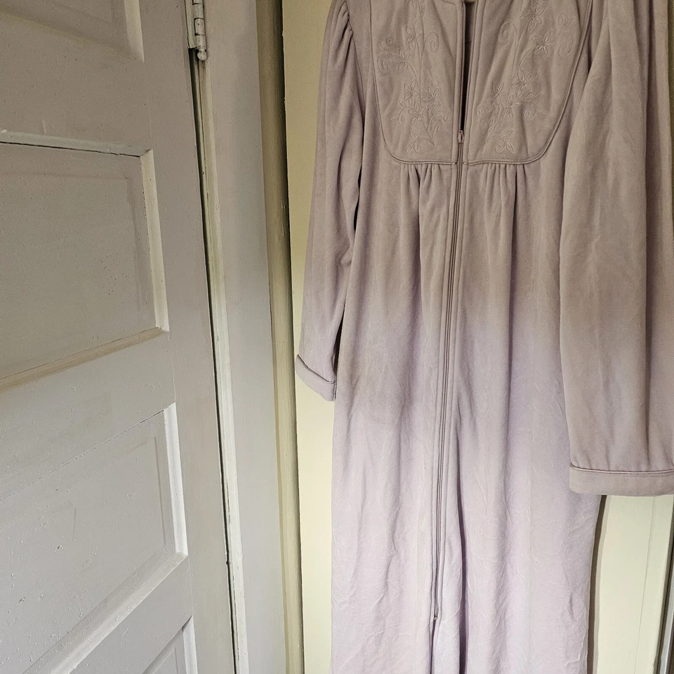 Velour Housecoat Robe Full Zip Pockets Sz Small 6-8 Purple Classic Elements - Image 1 of 4