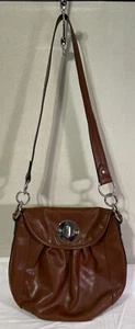 Bolso Bandolera Reliquia Plateado Herrajes Imitación Cuero - Imagen 1 de 9