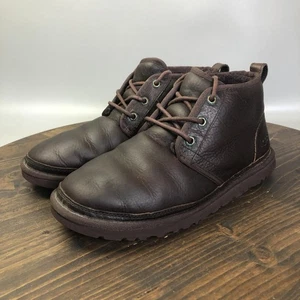 Botas UGG Para Hombre Talla 9 Cuero Marrón Chukka Piel de Oveja Forradas Tobillo Con Cordones 1008908 - Imagen 1 de 10