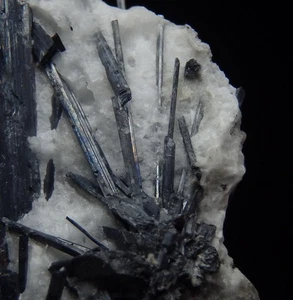 STIBNITE --- ITALY - Tuscany - Grosseto Province - Scansano - Pereta Mine /pm154 - Picture 1 of 19