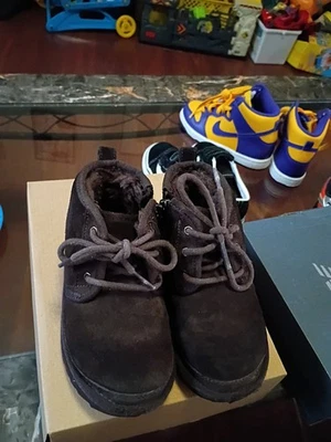 Uggs Niños Pequeños 10 Marrón Excelente Estado Con Caja Foto 1 de 4