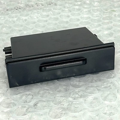 Caja de accesorios estéreo para Mitsubishi MONTERO SPORT K89W MK1 3.5 Foto 1 de 4