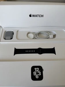 Used Apple Watch SE 1st Gen GPS 40MM Includes BRAND NEW OEM band. A2351. - Photo 1 sur 10