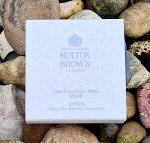 Barra de jabón perfumada MOLTON BROWN London Ultra Pure triple fresado disco redondo 45 g - Imagen 1 de 2