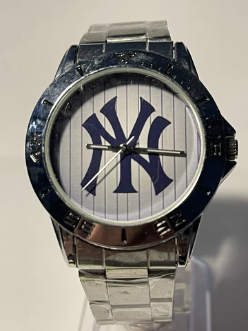 NEW YORK YANKEES MLB Casual Stainless-Steel Men's Wristwatch -WHITE !!!NEW!!! Cover