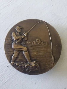 De colección 1976 Pescador Cinturón Hebilla Caña Carrete Gancho Pescador Lago Bergamota EE. UU. - Imagen 1 de 2