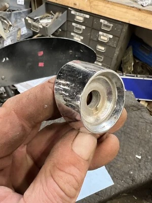 1957 Chevrolet Chevy Nomad BelAir rádio painel moldura montagem acabamento 57 original GM - Imagem 1 de 4