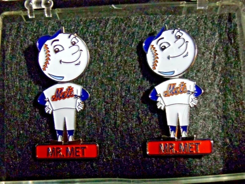 Vintage MLB New York Mets  MR. MET Cooperstown Bobble Head Pins 2 with Case Cover