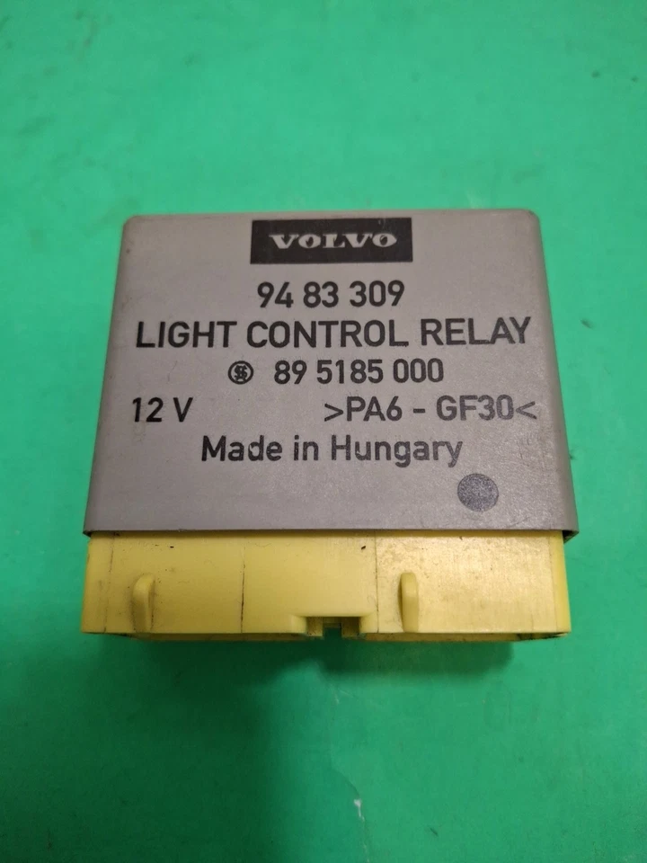 RELÉ CONTROL LUZ VOLVO (850 960 S90 V90) 1993-1998 9148880 895179000 Foto 1 de 4