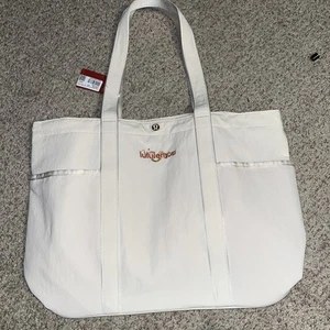 Lululemon 2025 Lunar New Year Daily Multi-pocket Tote Bag 20L Free Shipping NWT - Picture 1 of 4