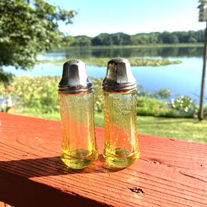Amber Yellow Madrid Salt & Pepper Shakers Federal Depression Glass @320 - Picture 1 of 4