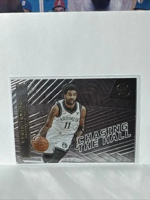 Kyrie Irving 2021-22 Panini Illusions Chasing The Hall #8 Brooklyn Nets Foto 1 de 4