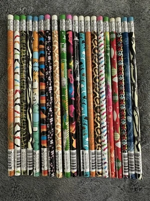 Lote de 20 Lápices de Madera Diseños Surtidos Sin Afilar Nuevos (Lote #3) Foto 1 de 4