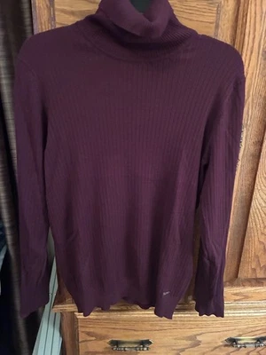 #342 CALVIN KLEIN SUÉTER FEMININO GRANDE GOLA ALTA COM NERVURAS DESIGN VINHO PROFUNDO  - Imagem 1 de 4