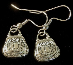 Pretty Little Purse Earrings Oxidized Mat Silver Purses - Bild 1 von 1
