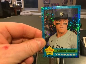 2025 Topps Heritage Chrome Light Blue Sparkle #380 AARON JUDGE - YANKEES - Picture 1 of 1