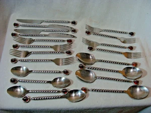 Vintage Rogers Stainless Steel 20 Pieces Fancy RED V2 - Picture 1 of 8