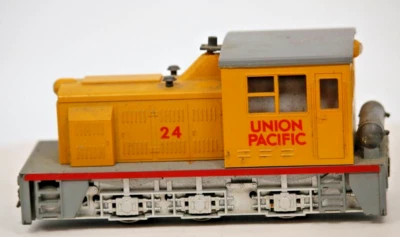 O Scale 2 Rail Atlas WDT Industrial Switch Engine #24, Union Pacific, UP #6124 - Image 1 of 4
