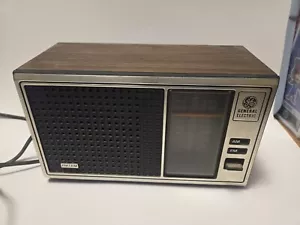 GE Radio d'epoca GENERAL ELECTRIC AM/FM modello NO 7-4115B funzionante - Foto 1 di 7