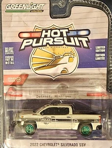 GREENLIGHT GREEN MACHINE HOT VERFOLGUNG CHASE - 2022 CHEVY SILVERADO  - Bild 1 von 4