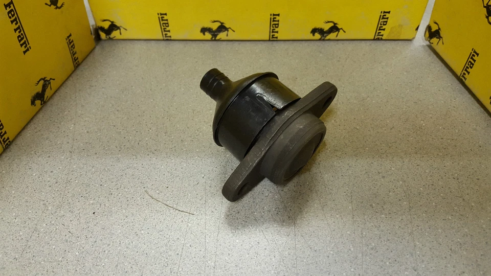  Ferrari 348 / 355 / 456 GT / Testarossa - Rótula superior para suspensión delantera Foto 1 de 1