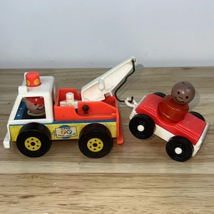 Vintage Fisher Price Little People Play Family Tow Truck & Car #718 w/ Figure - Picture 1 of 8