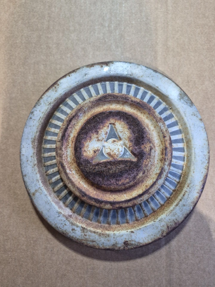 '72-'74 Dodge Sweptline/D100/D200 Hubcap - Image 1 of 4