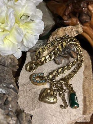 26. Colar Berloque Juicy Couture Tom Dourado CORAÇÃO Alternar Ferradura Champanhe 16" - Imagem 1 de 4