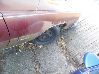 Oldsmobile Toronado 1976 guardabarros delantero derecho usado OEM Foto 1 de 3