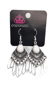Pendientes de moda con barras de plata acampanadas acampanadas Paparazzi Mostly Monte ZUMBA - Imagen 1 de 2