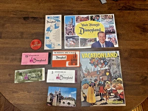 1961 Lot 9 Disneyland Memorabilia Disney Broschüre Button Ticket Bücher gebraucht - Bild 1 von 21