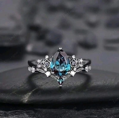 Anillo de circonita cúbica con diseño de flor de zinc de color negro talla 7 de 2 piezas Foto 1 de 3