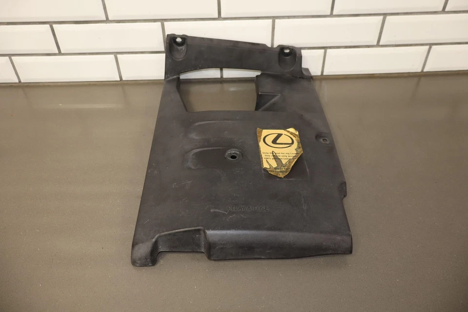 2005-2009 Lexus GX470 4.7L V8 2UZFE Underhood Fuse Relay Beauty Cover - Image 1 of 4