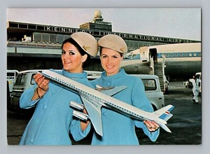 Luftfahrt Postkarte Icelandic Airlines Loftleidir DC 8 Stewardess Flugzeug Modell BA18 - Bild 1 von 2