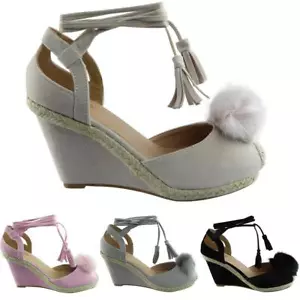 Damen-Sandalen mit Keilabsatz Sommer breite Passform Schnürfell Bommel Espadrilles Schuhe - Bild 1 von 9