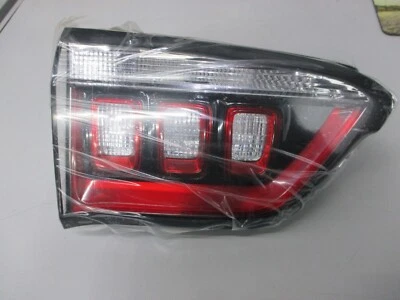 68515779AA JEEP BRÚJULA PUERTA LEVADIZA LUZ TRASERA LH Foto 1 de 4