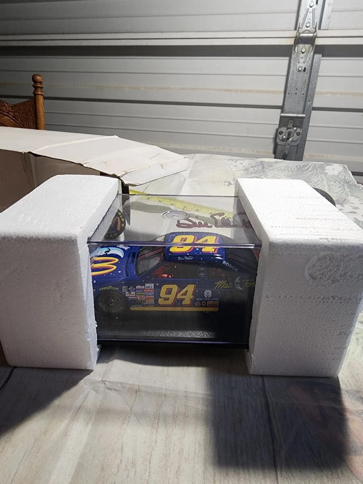 Bill Elliott Mac esta noche 1/24 Diecast Revell con caja manchada Foto 1 de 4