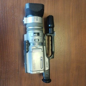 Sony VX2000 MiniDV Camcorder DV Interface Auto/Manual Focus W/Batteries - Picture 1 of 20