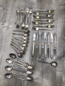 39 International Deep Silver TRIUMPH Silverplate Flatware Curvy Pointed Tip - Picture 1 of 11