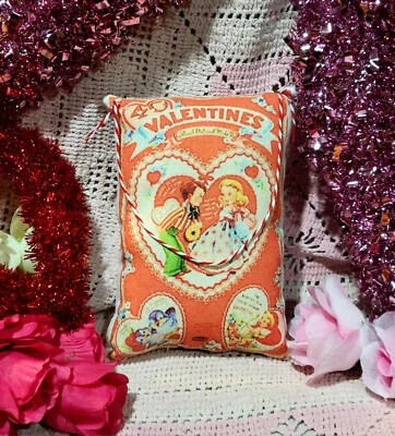 Primitive Retro Valentine Tuck Pillow Door Hanger - Image 1 of 2