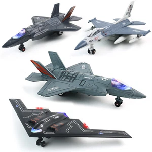 Spielzeug Flugzeug für Jungen mit Soundlicht, Kampfjet Flugzeug Modellspielzeug, Rückzug - Bild 1 von 19