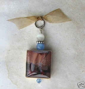 Dorothy Rudy Red Slippers Pendant Charm Vintage Altered Art Image Wizard of Oz - Picture 1 of 1