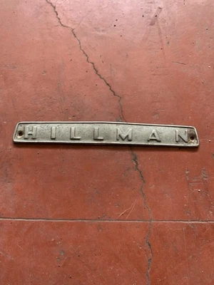 Emblema de porta-malas Hillman Husky 1960 - Imagem 1 de 4