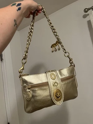Bolso de hombro Coach Bridget Legacy dorado metálico F13756 Foto 1 de 4