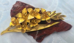 Vintage CROWN TRIFARI Gold Tone Gladiolus Vintage Flower Pin Brooch - Picture 1 of 10