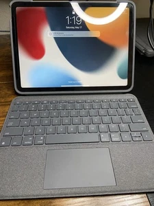 Ipad Air (4th Gen) 64gb Green with Case, Keyboard, & Screen Protector - Picture 1 of 10